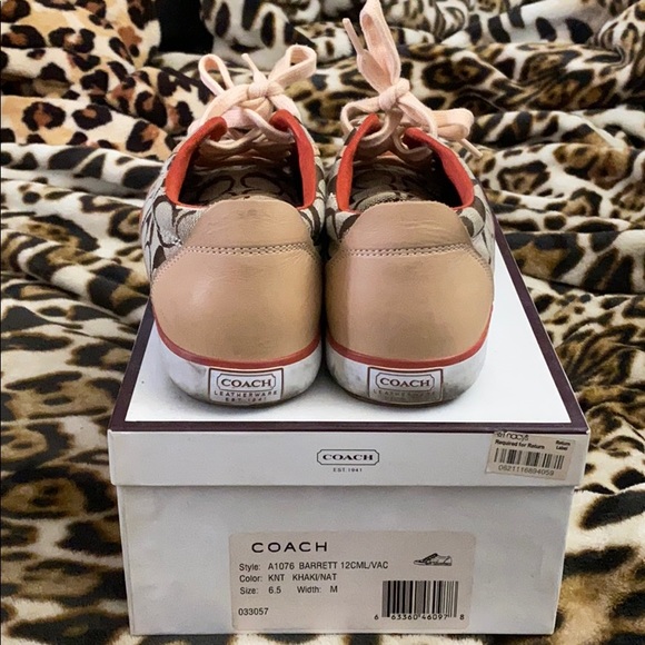 Coach - Picture 3 of 4